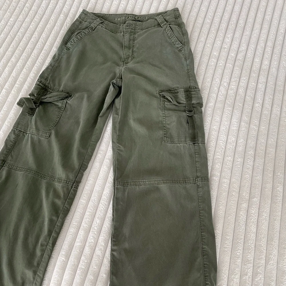 American Eagle Super High-Ride Baggy Wide Leg Cargos - Picture 5 of 5